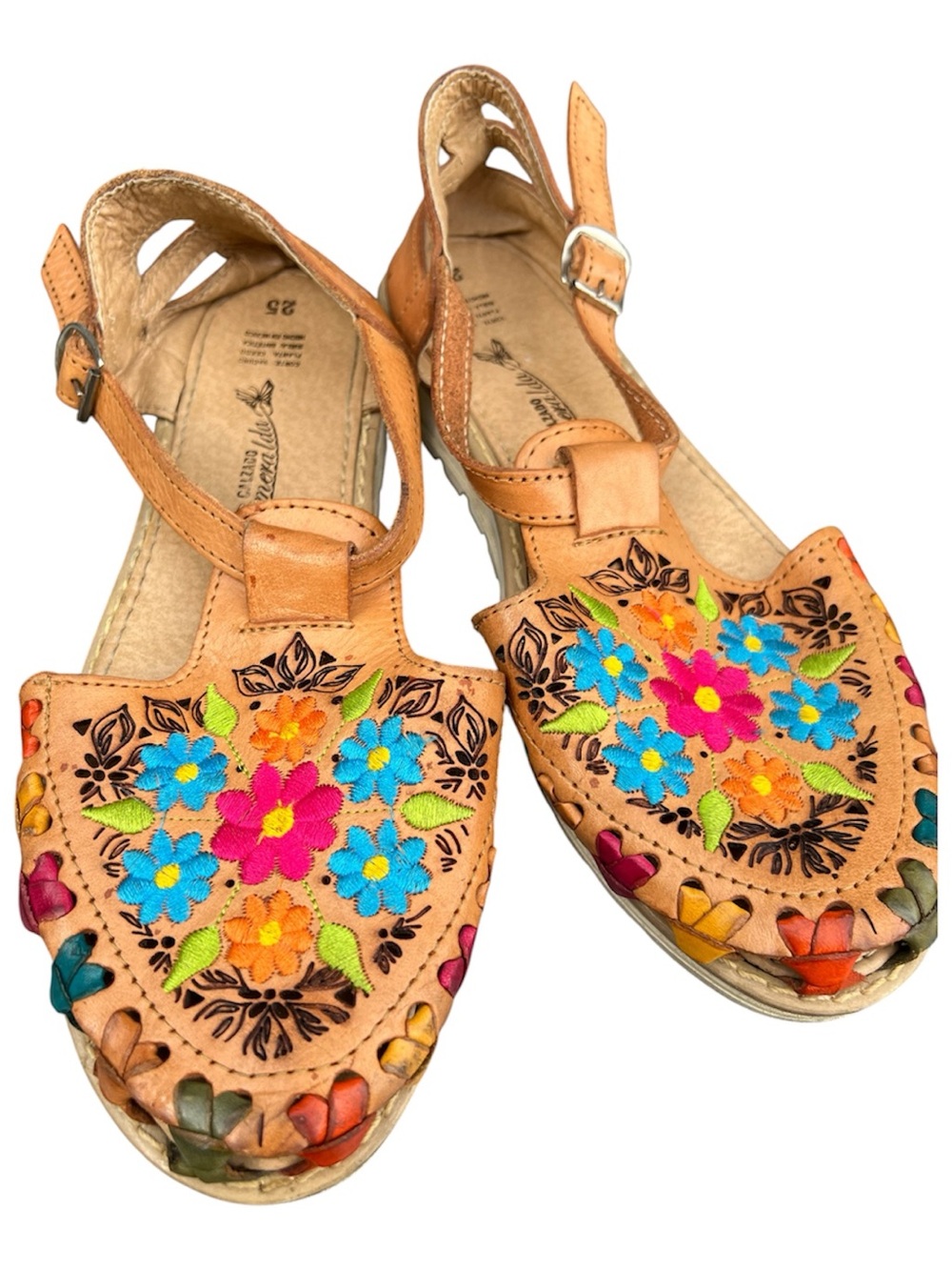 HUARACHES Flower Embroidered Leather Shoes Size 8 USA